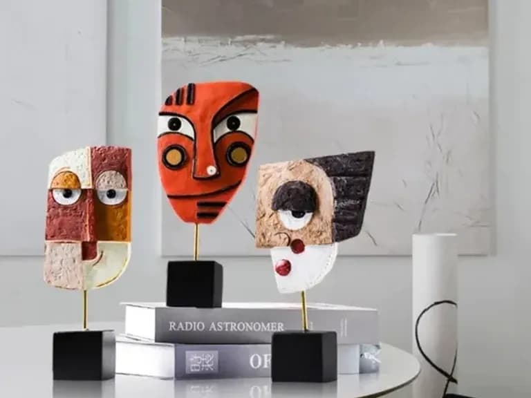 Figurine ABSTRACT MASK C 3