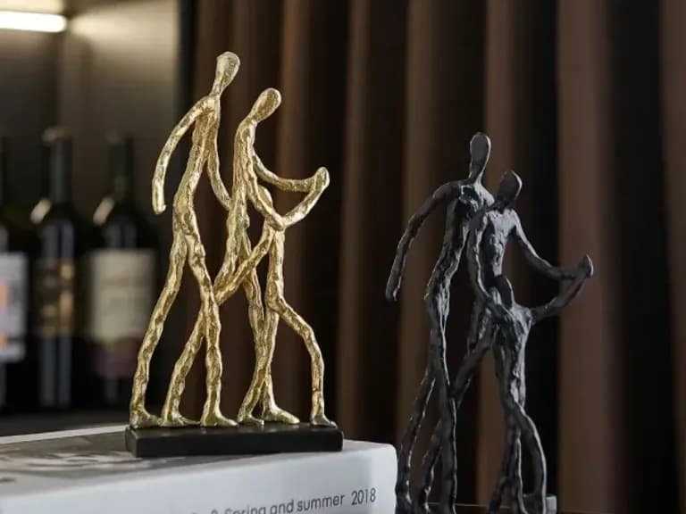 ABSTRACT WALKING GOLD 20CM Figurine 2