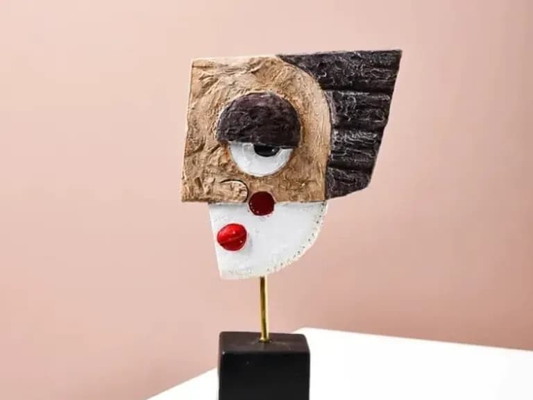 Figurine ABSTRACT MASK A